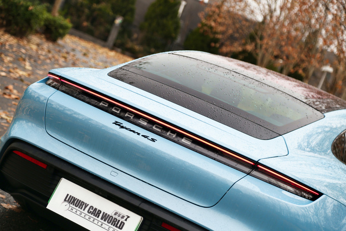 豪华180保时捷taycan4s一百多万的纯电动车