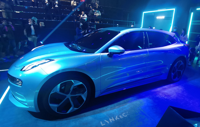 领克纯电轿跑车亮相 续航超700km/外观酷似保时捷-图3