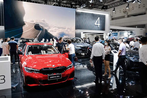 车展最积极的态度最诚挚的心意以最饱满的热情绍兴泓宝行bmw精英团队