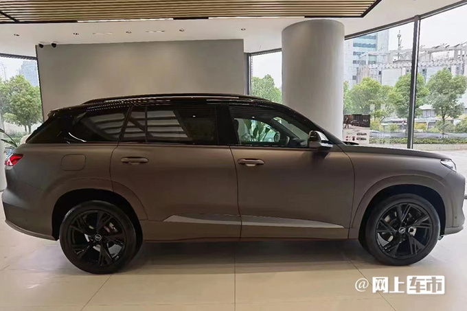 官降超4万奥迪最大SUV Q6预售45.96-63.06万-图2