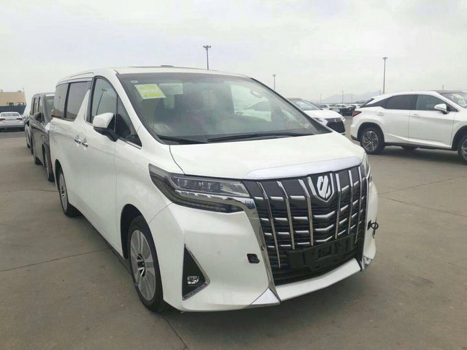 19款丰田埃尔法人气保姆车感受舒适之旅