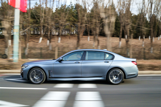 《豪华180》评测宝马750li 旗舰大v8为啥仅被评足够豪华-图21