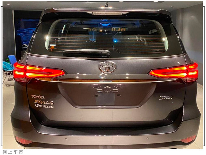 丰田小号普拉多进店实拍搭2.7L/空间更实用-图3