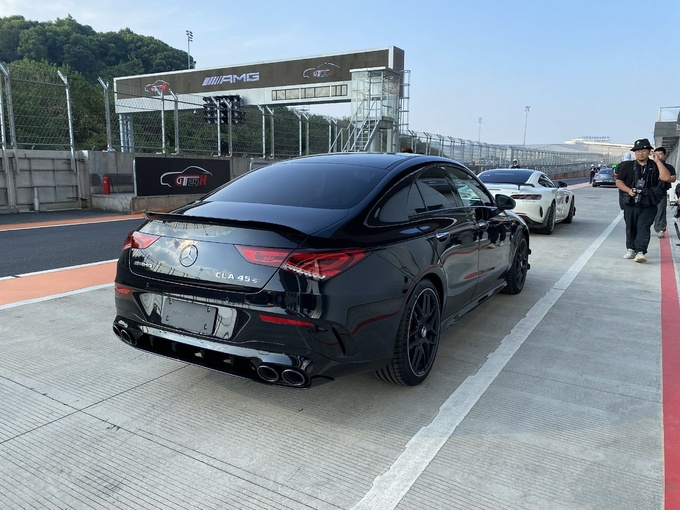 奔驰AMG CLA 45 S抢先实拍 搭2.0T/今晚上市-图3