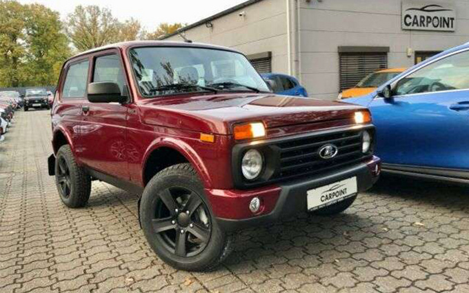 拉达niva海外实拍!备胎藏在引擎仓/不到10万起售_海外车讯-网上车市