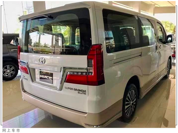 丰田新mpv进店实拍搭35lv6尺寸比埃尔法大