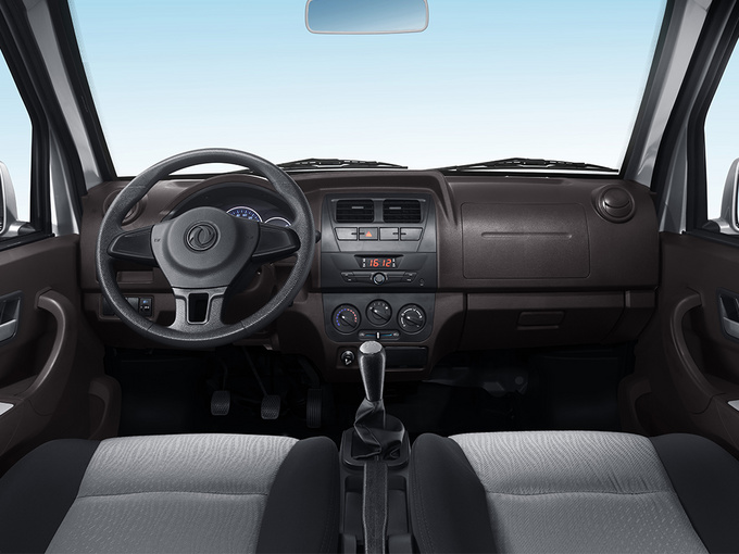 内饰部分,东风小康k07s高功版新增全新棕色内饰,更具时尚感.