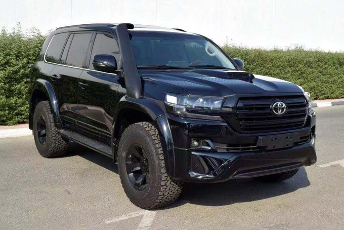 丰田酷路泽4500黑金刚版 应对颠簸的路段悬挂自动变硬