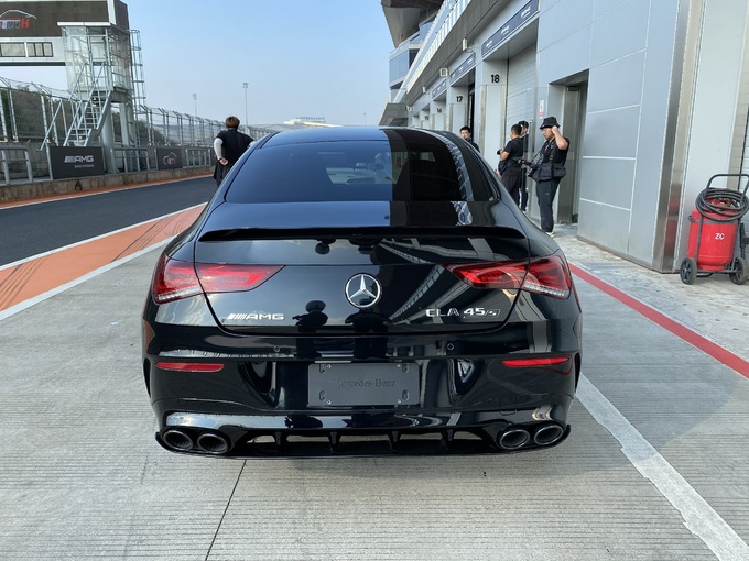 奔驰AMG CLA 45 S抢先实拍 搭2.0T/今晚上市-图11