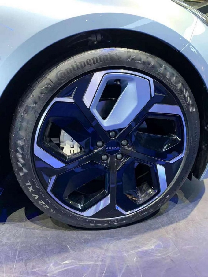 吉利高端电动车极氪001亮相上海车展 10月前交付-图4