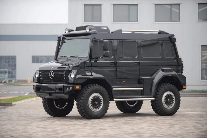 乌尼莫克u400凭借强悍的越野性,坚牢的可靠性,不仅成为了德,美,英,法