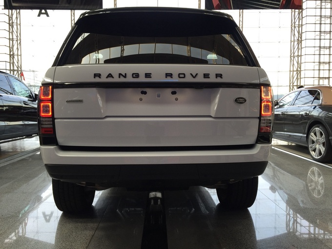 路虎揽胜创世加长黑耀 高端配置难被超越