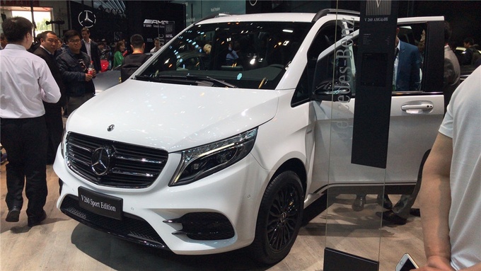 奔驰v级商务车amg运动版店内降价6万元