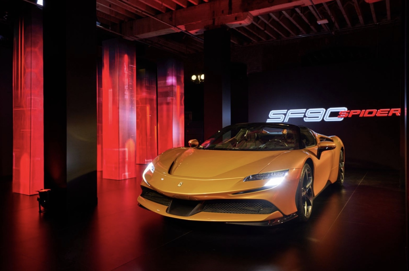 三台电机千匹马力法拉利SF90 Spider树立跑车界新标杆-图2