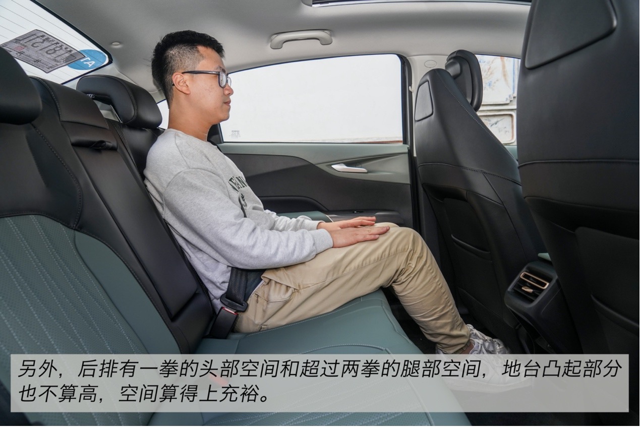 颜值在线家用一流10万级轿车的搅局者——试驾长安逸达-图21