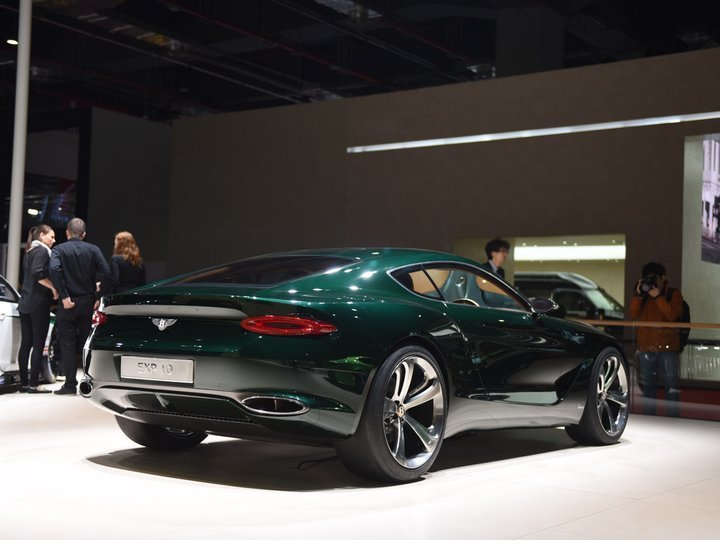 > 宾利 exp 10概念车