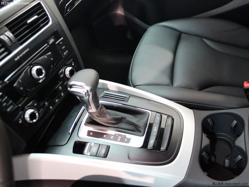 幻影黑奥迪q5 2013款 40 tfsi quattro技术型 5座内饰中控图片(24/24)