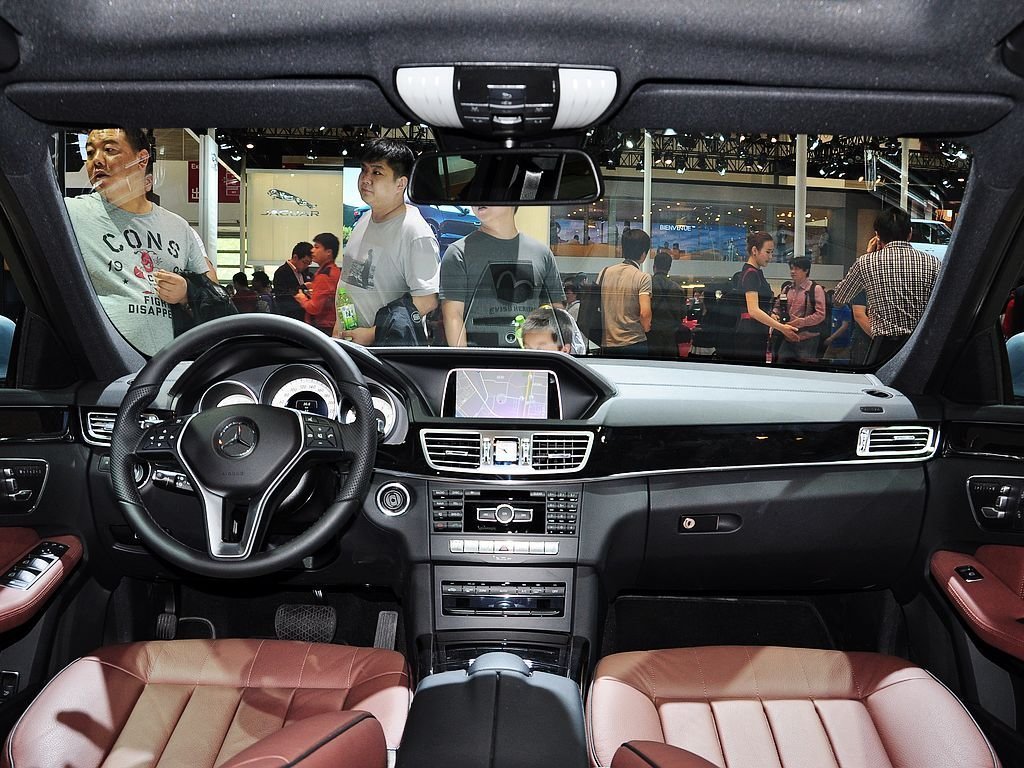 奔驰e级 2014款 e320l四驱内饰中控图片(8/12)_网上车市