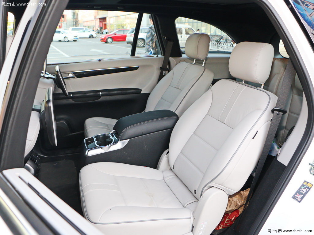 奔驰r级 2017款 r320 4matic 豪华型臻藏版座椅空间图片(2/23)_网上车