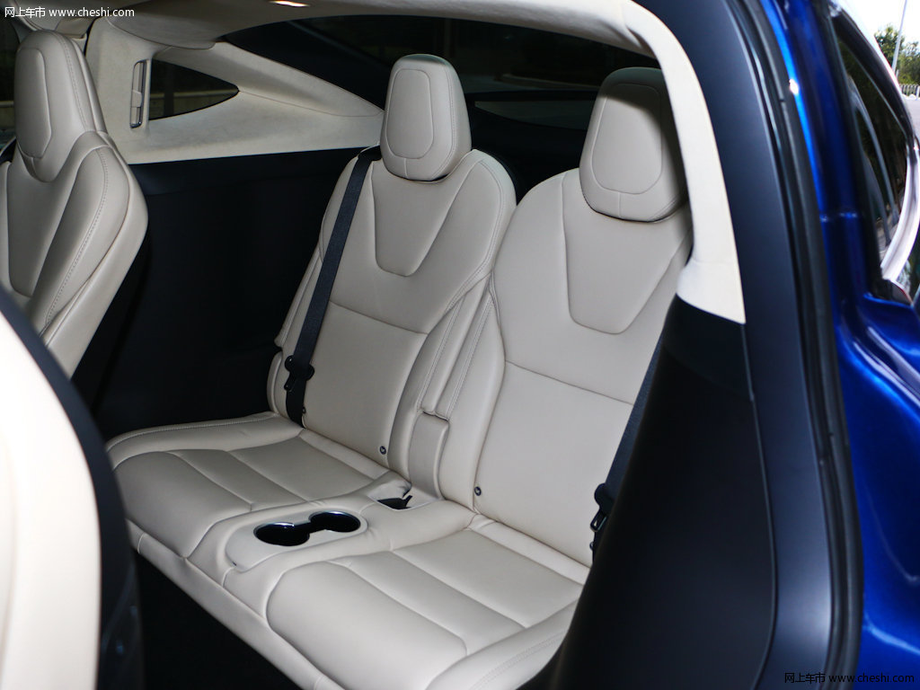 深海蓝model x 2017款 model x 100d长续航版座椅空间图片(19/28)