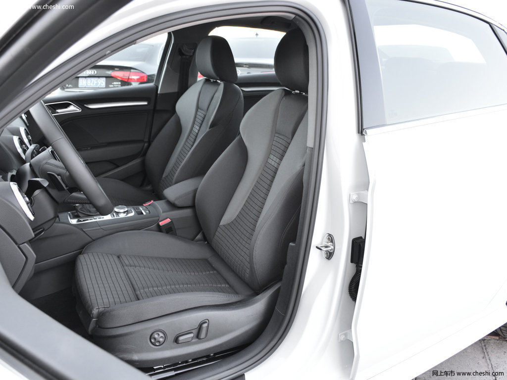 奥迪a3 2018款 30周年年型 limousine 40 tfsi运动型座椅空间图片(1
