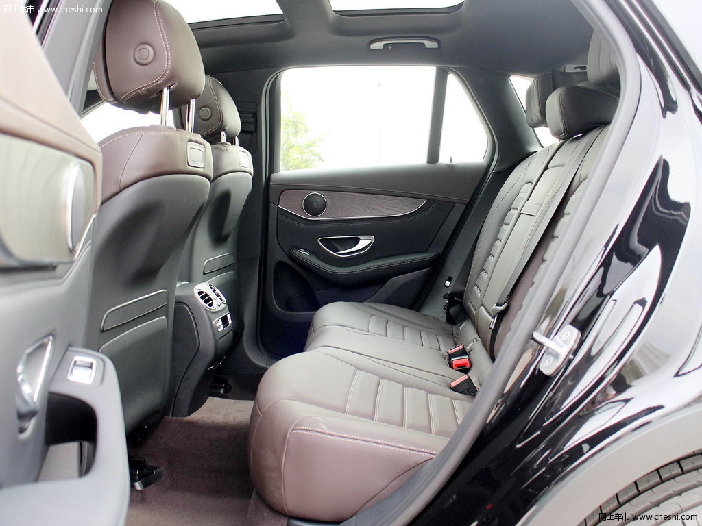 月光银石灰奔驰glc 2018款 glc 260 4matic动感型座椅空间高清图片(4