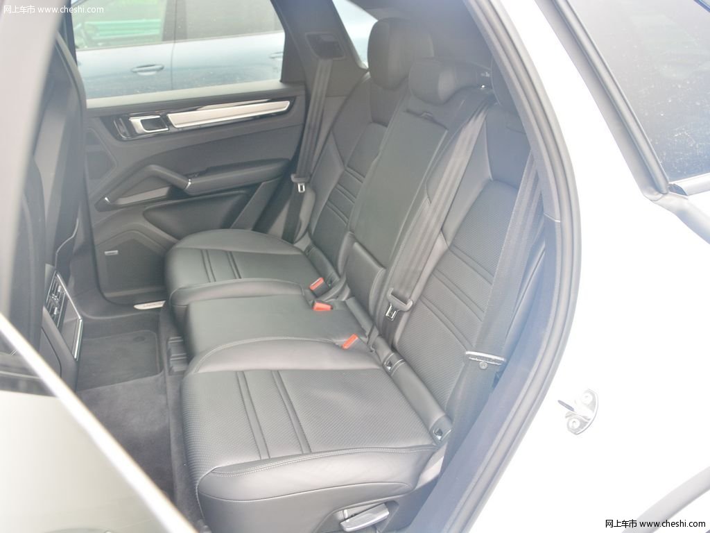 细花白卡宴 2018款 cayenne s2.9t座椅空间图片(2/20)_网上车市