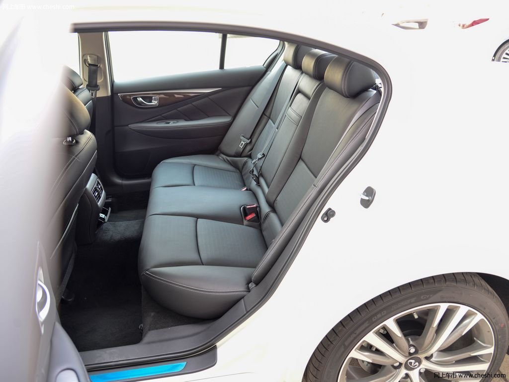 国v  莹贝白 座椅空间 (4/24) 速度竞争车系图片: 英菲尼迪q70
