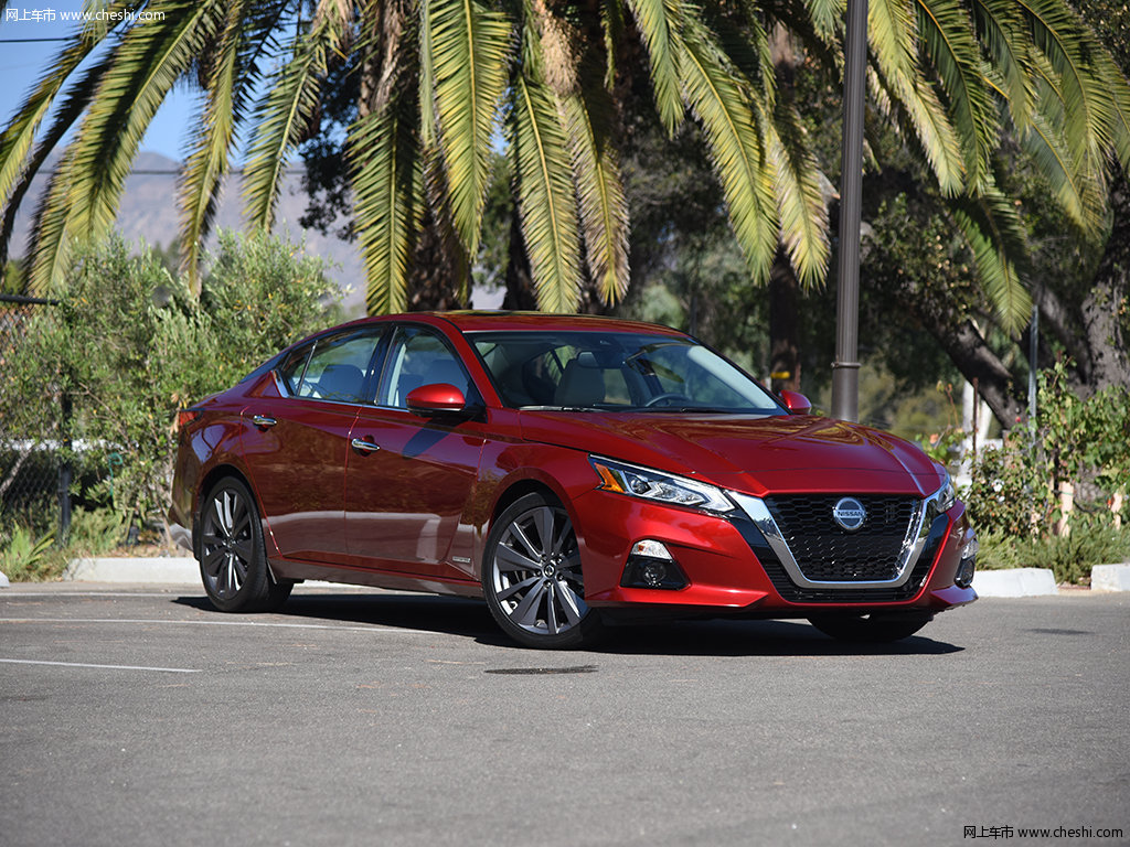日产altima 图片