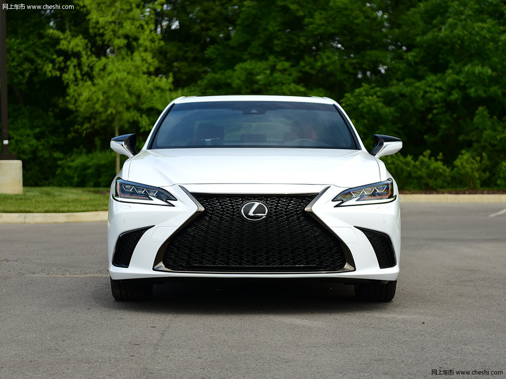 珍珠白色雷克萨斯es 2018款 260 卓越版国v外观整体高清图片(1/8)