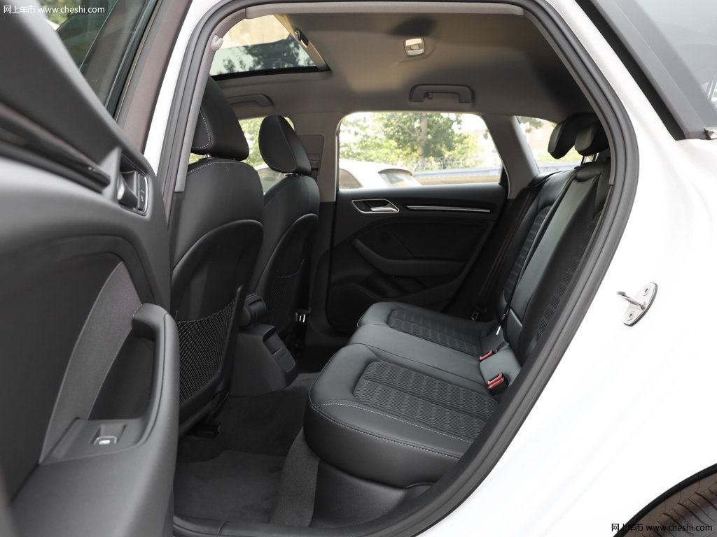 黑色奥迪a3 2019款 sportback 35 tfsi 时尚型国vi座椅空间图片(4/17)