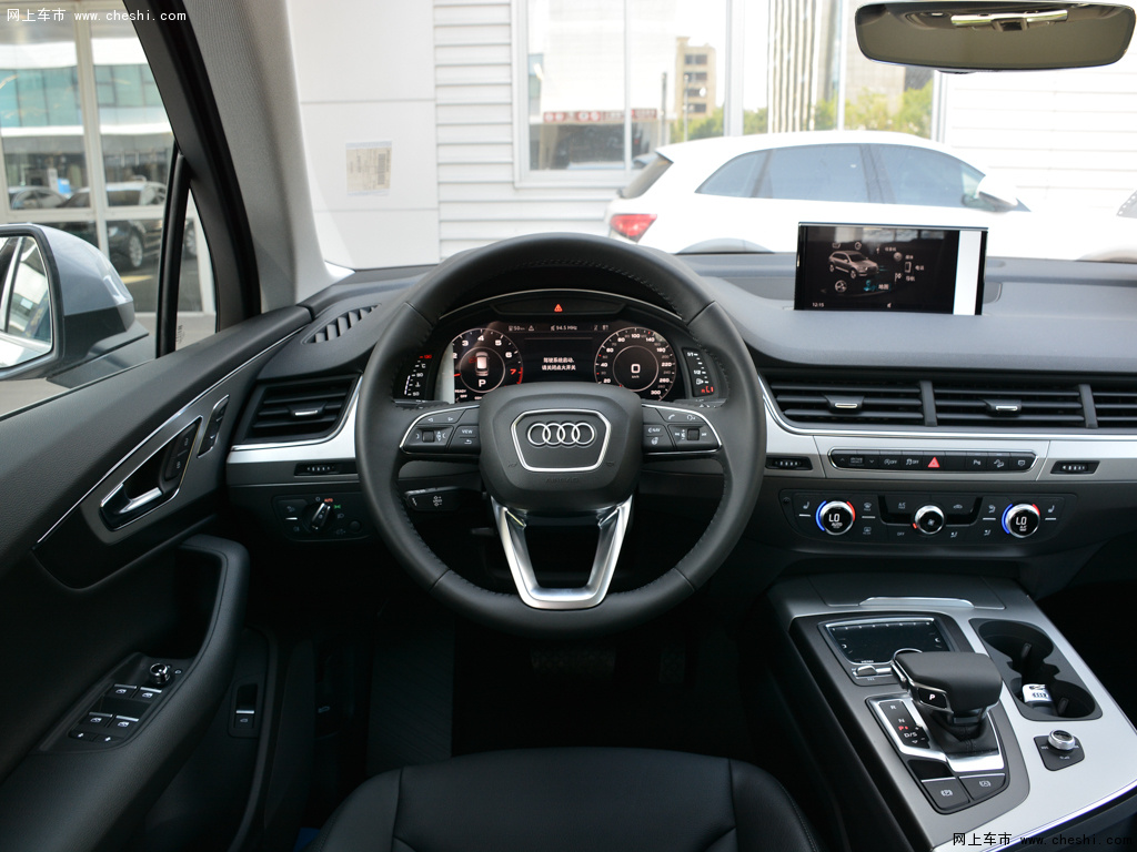 奥迪q7 图片