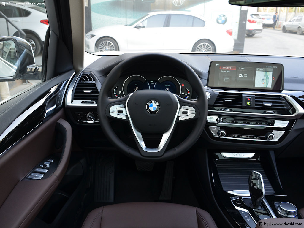 矿石白宝马x3 2018款 xdrive25i豪华套装 国vi内饰中控图片(3/48)