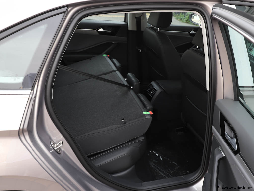 汽车图片 大众 速腾 2019款 200tsi dsg舒适型 国vi  黑 座椅空间 (18