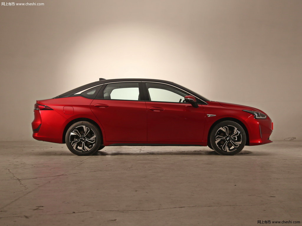 广汽丰田ia5 图片