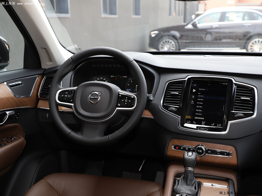 棕色沃尔沃xc90 2020款 t6 智逸豪华版7座内饰中控图片(1/32)_网上车