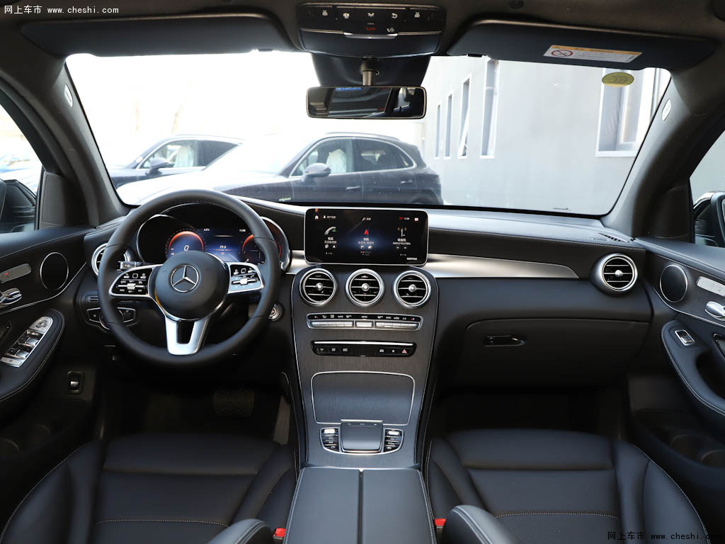 黑色奔驰glc coupe(进口) 2020款 glc 300 4matic轿跑suv内饰中控图片