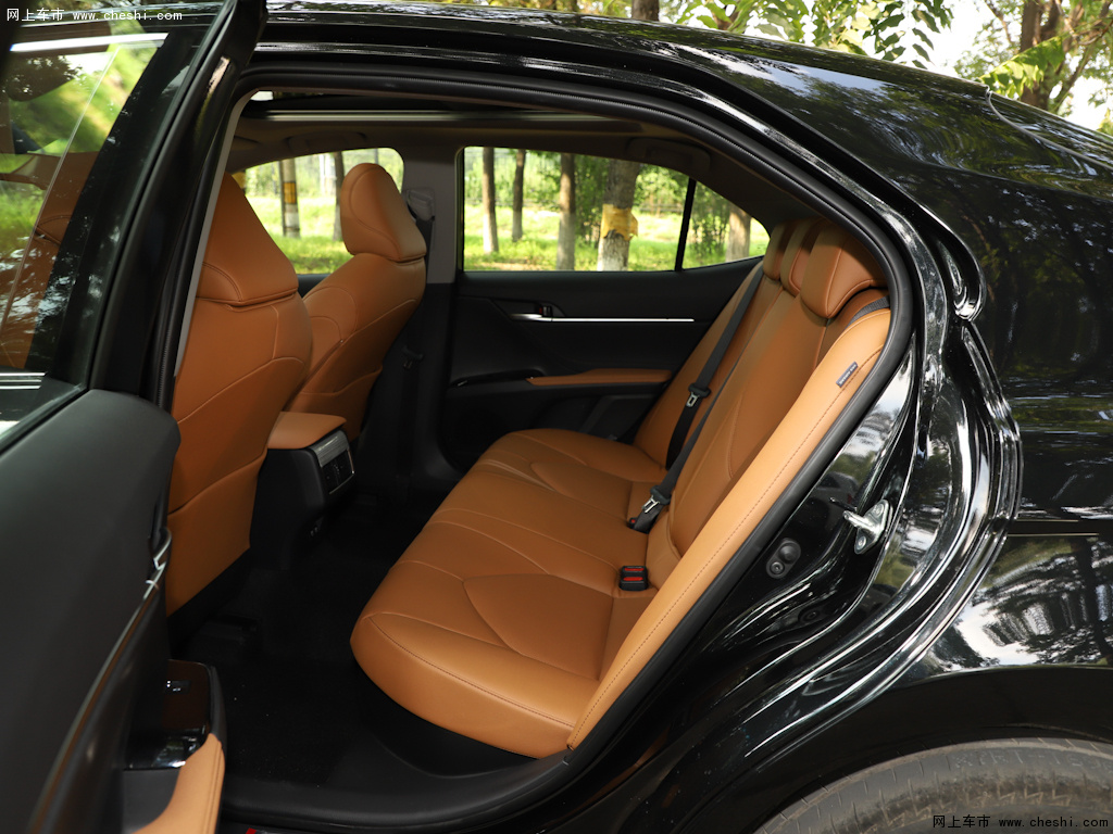 速度外观颜色: 紫钻黑(42张) 内饰颜色: 棕色(8张)