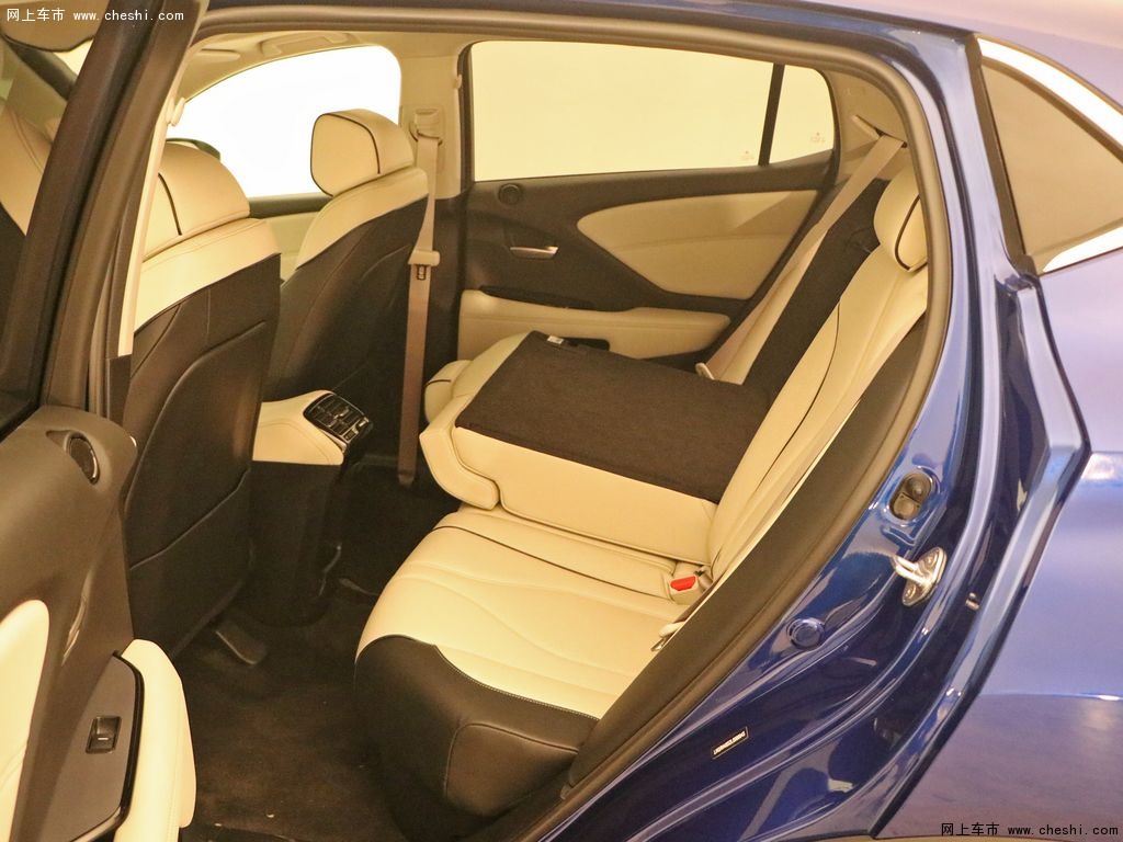 米色讴歌cdx 2021款 1.5t两驱尊享版座椅空间图片(5/25)_网上车市