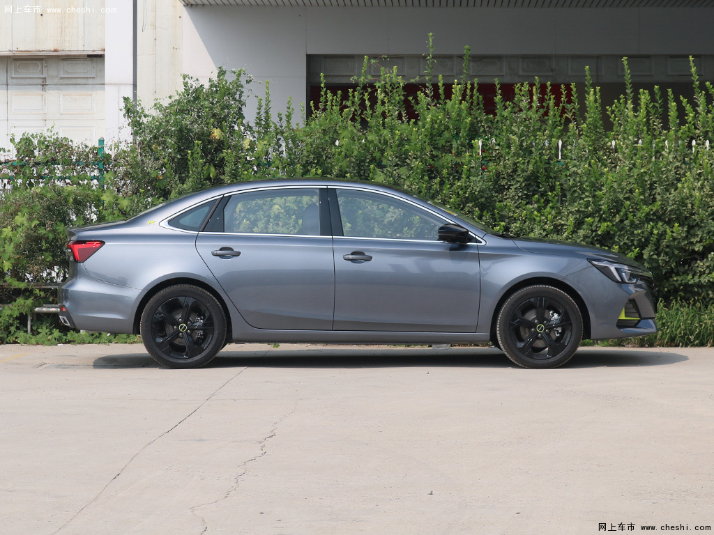 荣麟灰荣威i6 max 2020款 300tgi自动爽酷天幕智驾supreme版外观整体