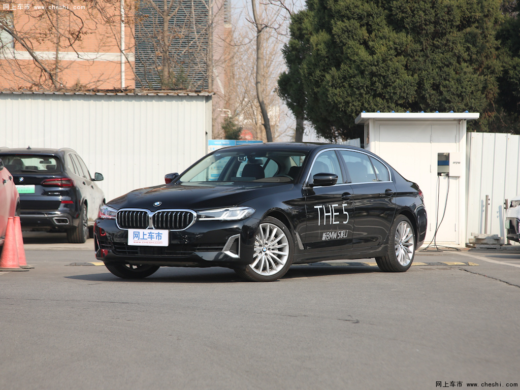 碳黑宝马5系 2021款 530li 尊享型豪华套装外观整体高清图片(3/8)