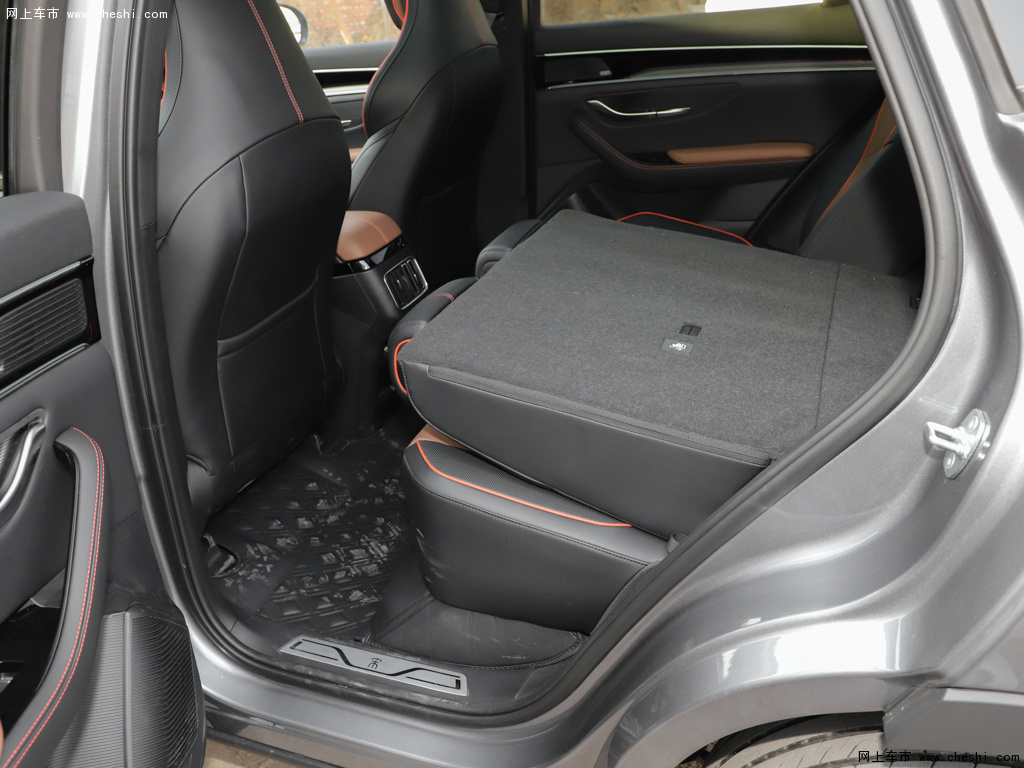 玄武黑/赤兔棕宋plus新能源 2021款 dm-i 110km旗舰plus座椅空间图片