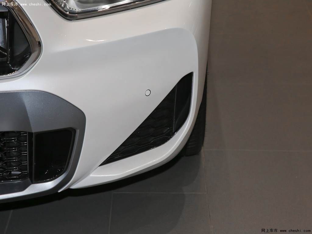 矿石白宝马x2 2021款 sdrive25im越野套装外观细节图片(3/30)_网上车