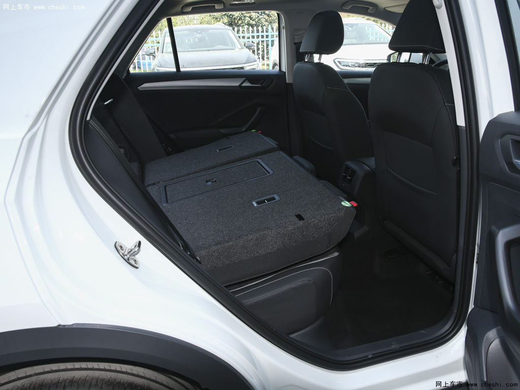 黑色t-roc探歌 2021款 改款 280tsidsg两驱精英智联版座椅空间图片(9