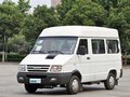 2.5TV35厢式运输车短轴低顶双胎手动门2-3座2023款