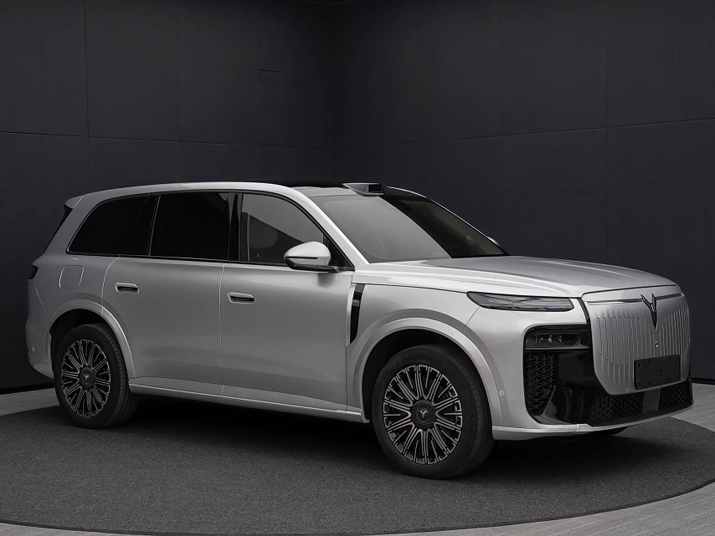 岚图泰山X8
