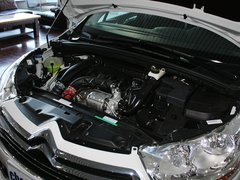 东风雪铁龙 C4L 1.6T AT 发动机主体特写