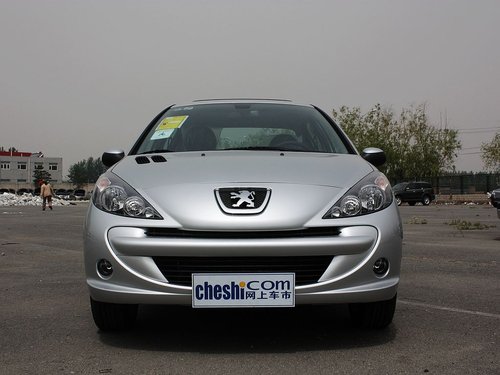 东风标致 207三厢 1.6 mt 车头正面视角