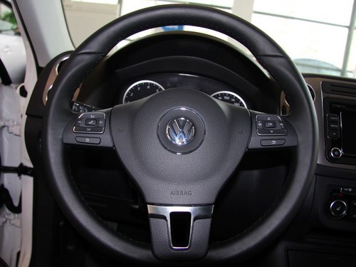 上海大众  途观 1.8tsi at 方向盘整体