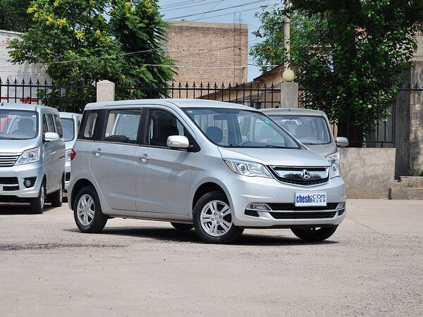 长安商用车  1.2L 手动 车辆右侧45度角